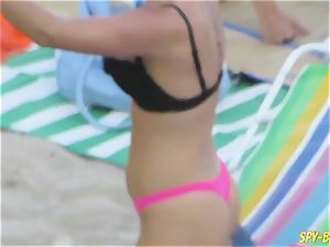 rosy bikini amateur sans bra voyeur Beach women