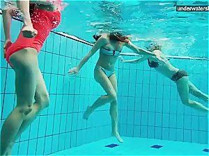 3 naked chicks have fun underwater